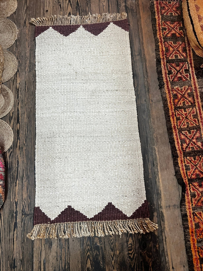 Lynne Marta 2.9X5.3 White Durrie Jute Rug (Assorted Colors) | Banana Manor Rug Company