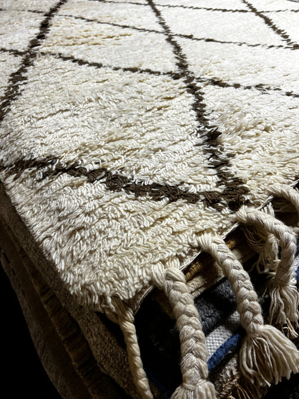 Marco Moroccan Style White and Brown Handwoven Durrie Rug 5x8 | Banana Manor Rug Company