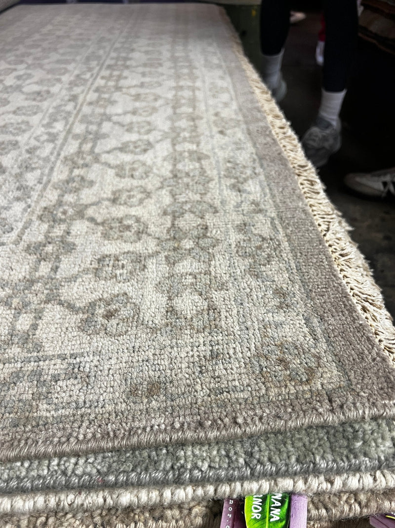 Marie Flanigan 6x8.9 Silver and Grey Hand-Knotted Lichi Rug | Banana Manor Rug Factory Outlet