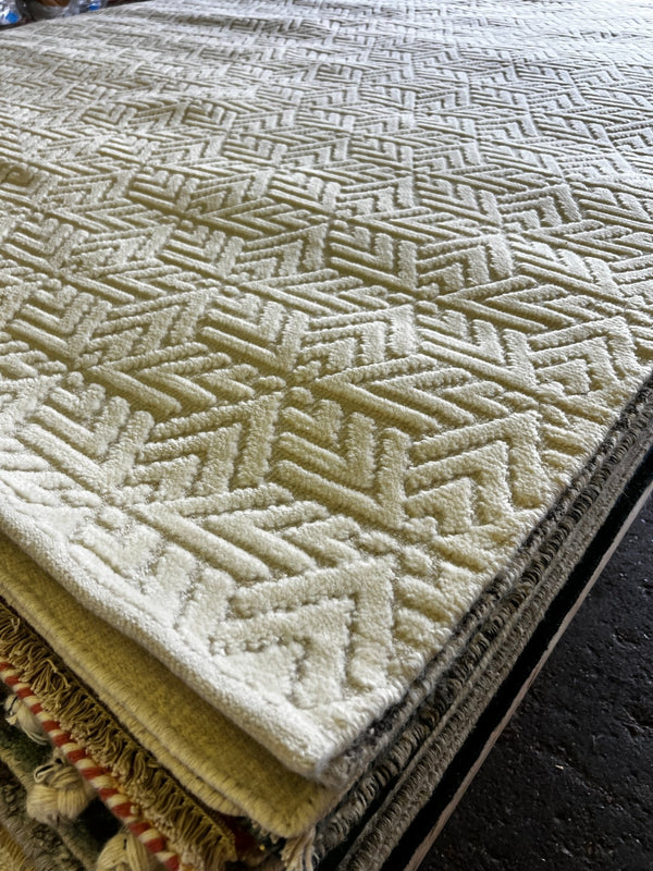 Matthew Sunderland Hand-Knotted Modern Ivory High-Low 8X10 | Banana Manor Rug Company