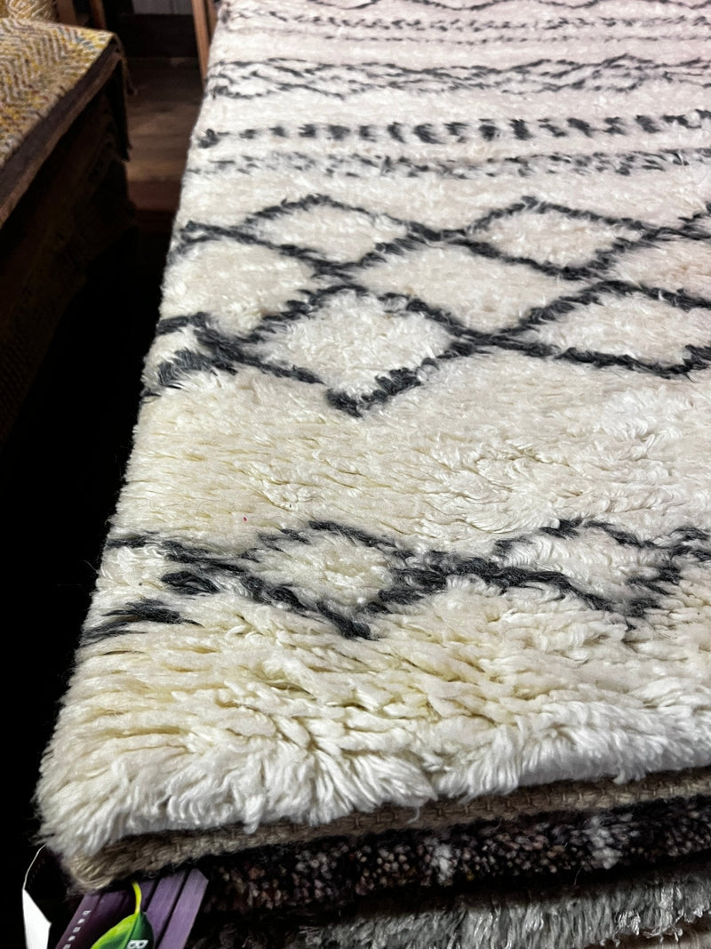 Michael Dorman 4x6 Hand-Knotted Ivory and Black Moroccan Style | Banana Manor Rug Factory Outlet