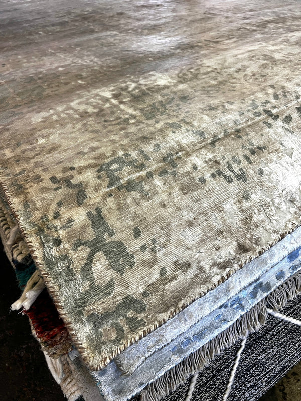 Michael Miles Aqua and Silver Viscose Rug 8x10 | Banana Manor Rug Factory Outlet