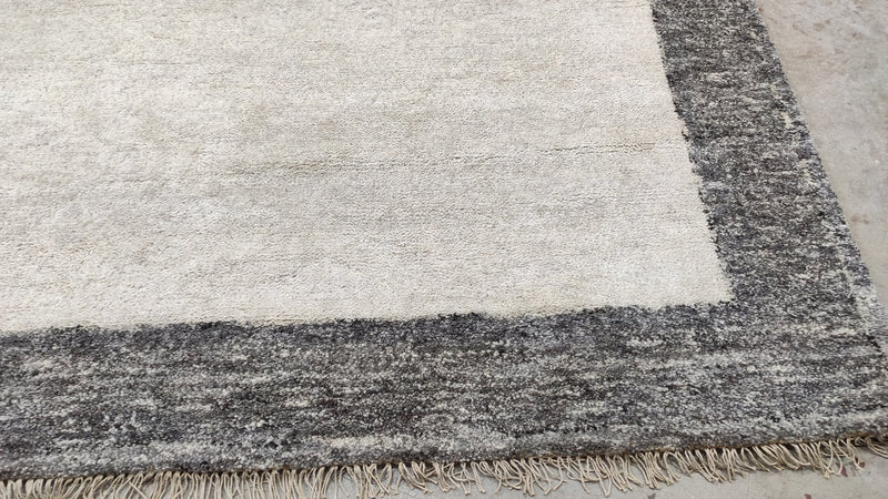 Prymatt 6x9 Ivory and Grey Hand-Knotted Rug | Banana Manor Rug Company