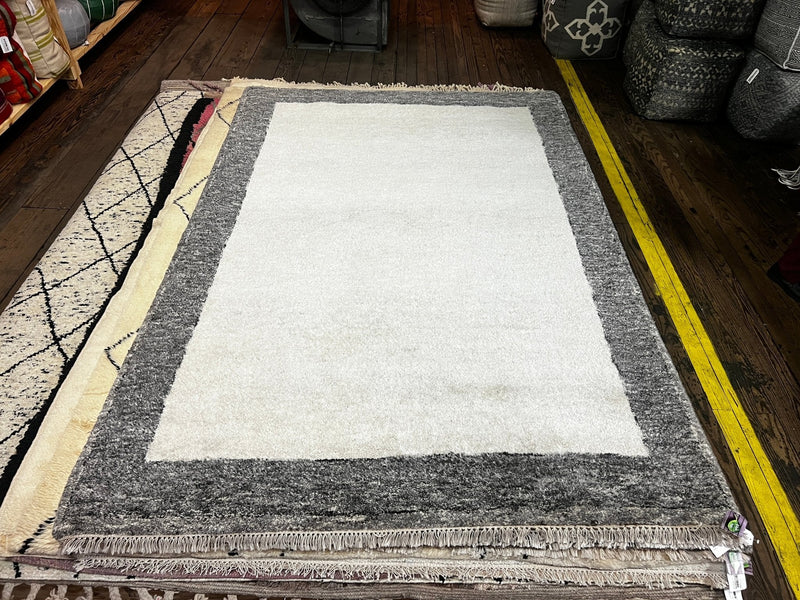 Prymatt 6x9 Ivory and Grey Hand-Knotted Rug | Banana Manor Rug Company