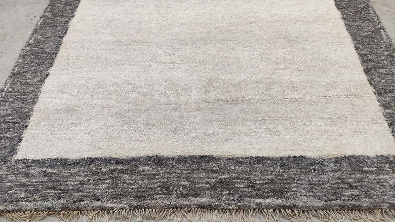 Prymatt 6x9 Ivory and Grey Hand-Knotted Rug | Banana Manor Rug Company