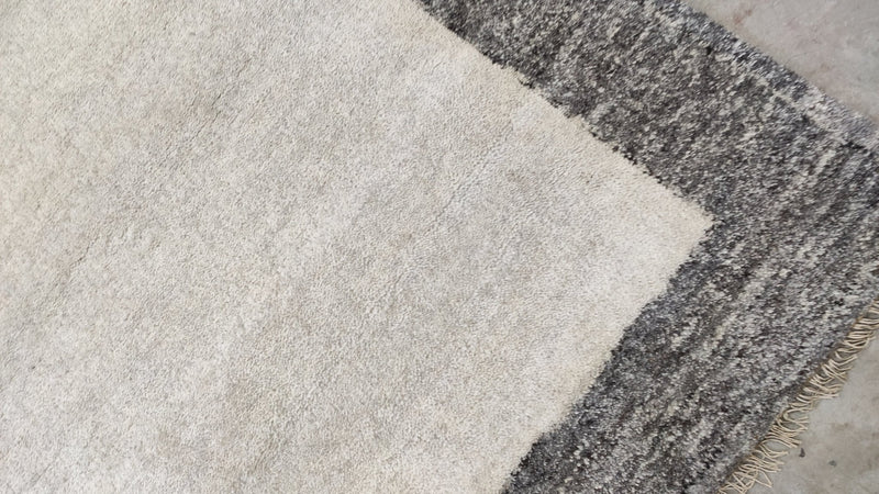 Prymatt 6x9 Ivory and Grey Hand-Knotted Rug | Banana Manor Rug Company