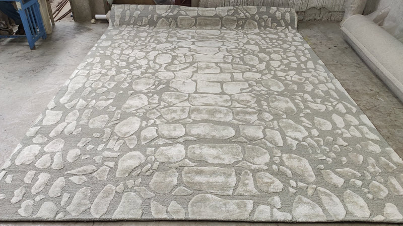 Red Velvet Shortcake 8x11 Silver and Grey Hand-Tufted Rug | Banana Manor Rug Company