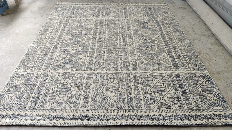 Roger Staubach 8x10 Ivory and Blue Hand-Tufted Rug | Banana Manor Rug Company