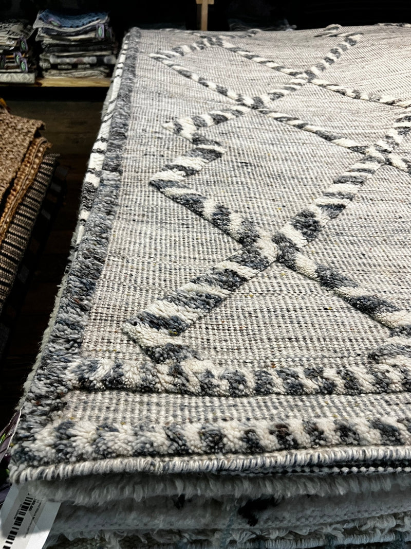 Ryan U Lyin' 4x6 Handwoven White and Dark Grey Diamond Moroccan Style Durrie Rug | Banana Manor Rug Factory Outlet