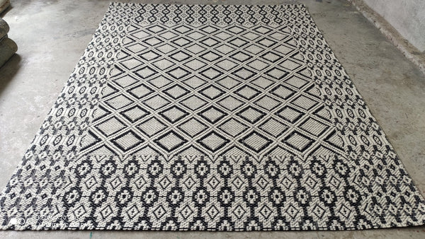 Semmy Black and White Handwoven Jacquard Durrie | Banana Manor Rug Company