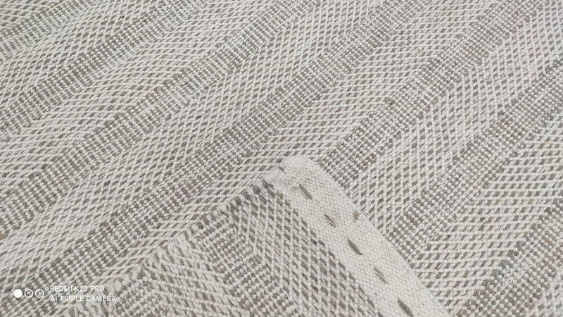 Sheryl Lynn 6.9x9.6 White and Gray Modern Handwoven Durrie Rug | Banana Manor Rug Company