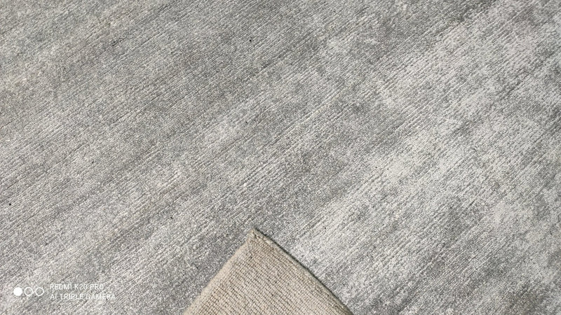 Stealers Wheel 9.9x13.9 Hand-Knotted Silver and Grey Viscose Rug | Banana Manor Rug Company