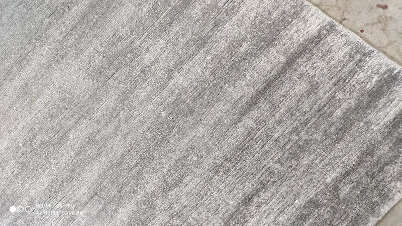 Stealers Wheel 9.9x13.9 Hand-Knotted Silver and Grey Viscose Rug | Banana Manor Rug Company