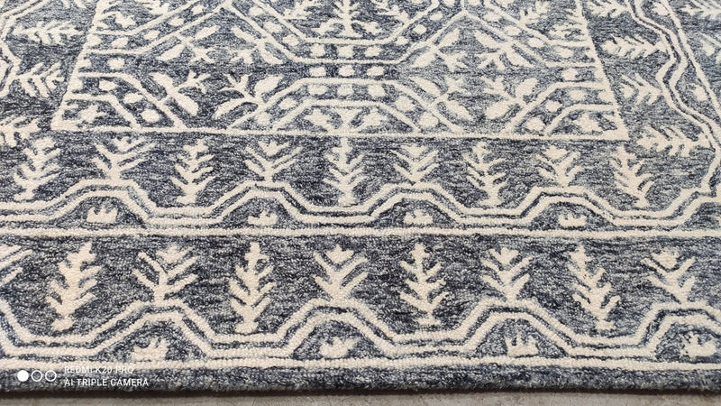 Stinger 5x7.6 Hand Tufted Carpet | Banana Manor Rug Company