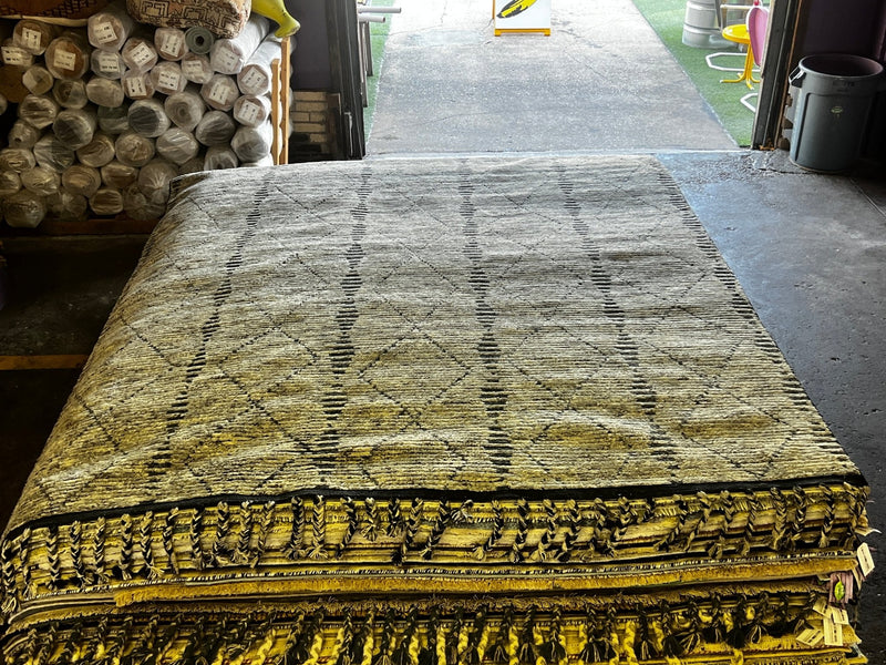 Taika Waititi 8.6X11.3 Hand-Knotted Natural and Grey Modern | Banana Manor Rug Factory Outlet