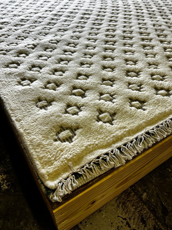 Temuera Morrison Hand-Knotted Modern Ivory and Grey Diamond 8.3X10 | Banana Manor Rug Company