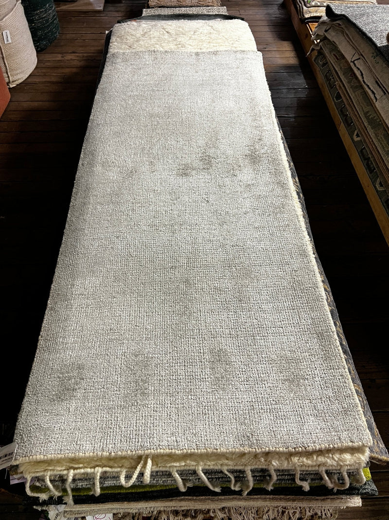 The Candyman 2.9x6.6 Silver Handwoven Runner | Banana Manor Rug Factory Outlet