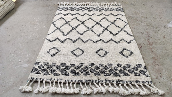 The Dude 4.9x6.9 Handwoven White and Black Moroccan Style Rug | Banana Manor Rug Company