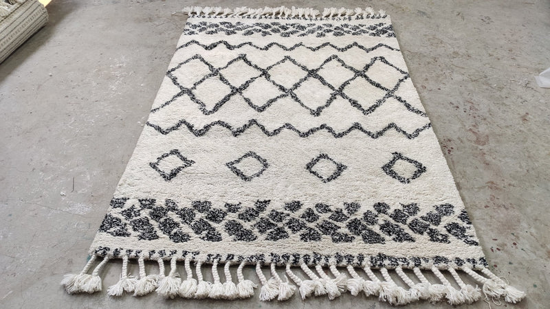 The Dude 4.9x6.9 Handwoven White and Black Moroccan Style Rug | Banana Manor Rug Company