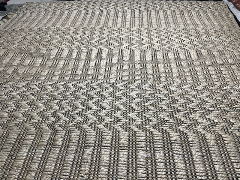 The Master Thespian Handwoven 5.6x7.6 Natural and Dark Grey Durrie Rug | Banana Manor Rug Company