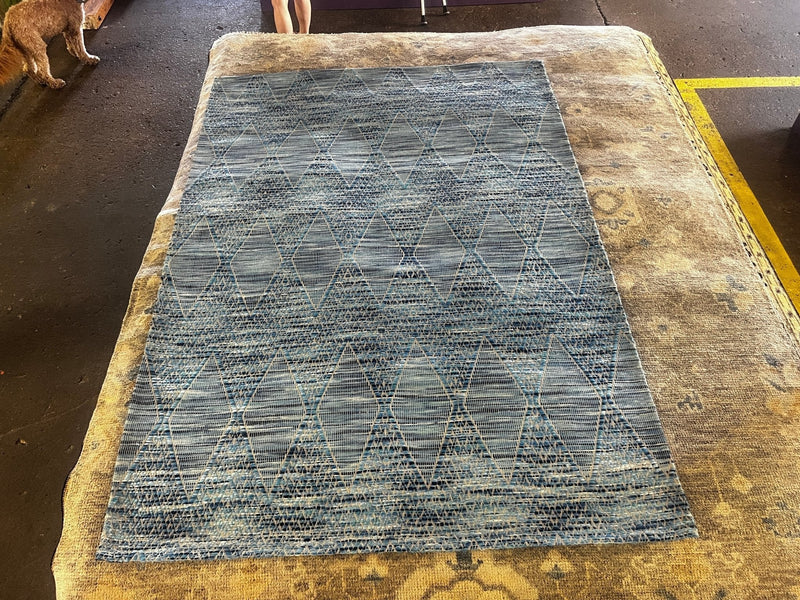 Veruca 5.3x7.6 Blue Chevron Sari Silk Rug | Banana Manor Rug Factory Outlet