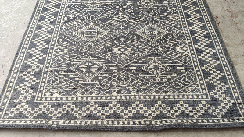 Zaira 5x7.9 Blue and Ivory Hand-Knotted Modern Rug | Banana Manor Rug Company