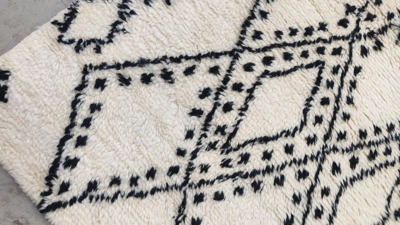 Azhar 4.6x6.6 Hand-Knotted Black and White Moroccan Style Rug | Banana Manor Rug Company