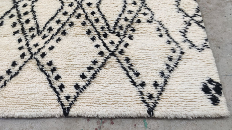 Azhar 4.6x6.6 Hand-Knotted Black and White Moroccan Style Rug | Banana Manor Rug Company