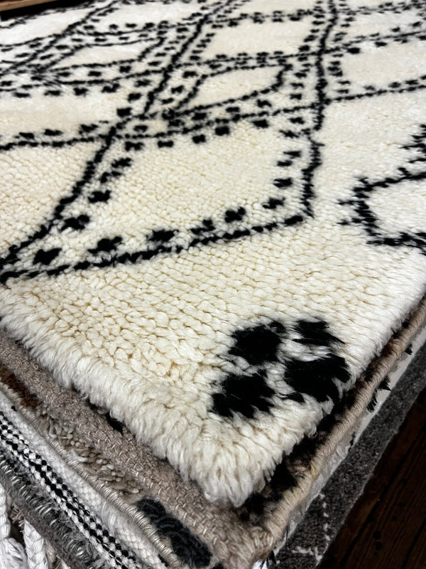 Azhar 4.6x6.6 Hand-Knotted Black and White Moroccan Style Rug | Banana Manor Rug Company