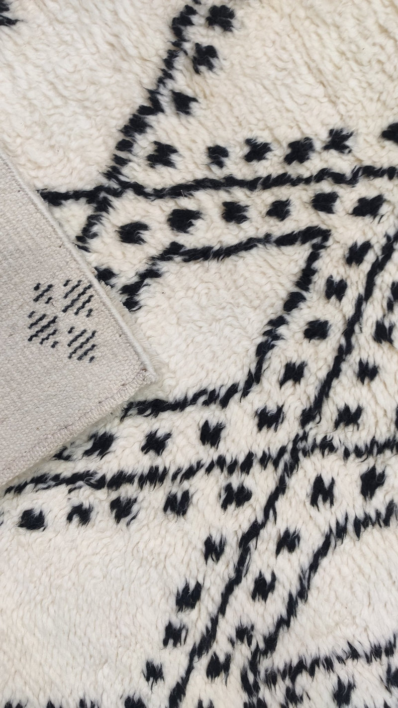 Azhar 4.6x6.6 Hand-Knotted Black and White Moroccan Style Rug | Banana Manor Rug Company