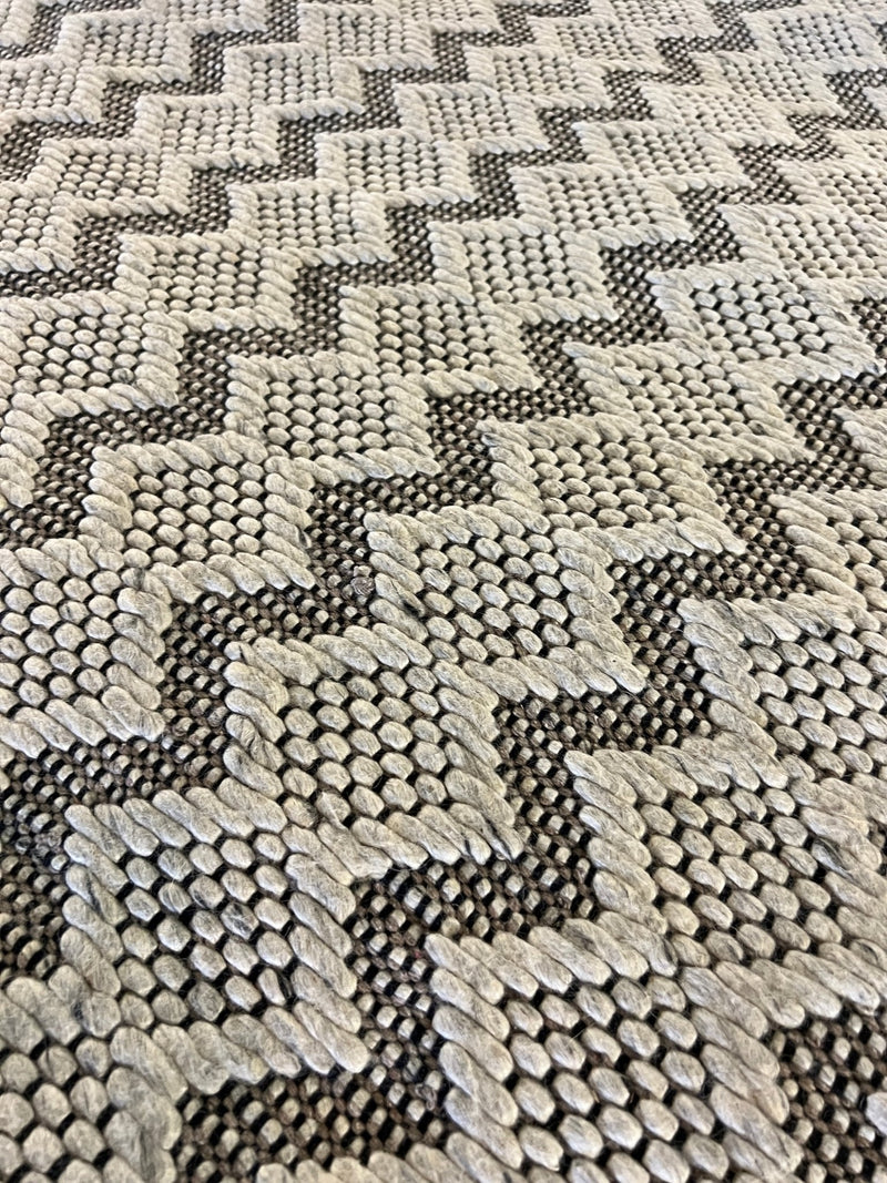 Belinda 8.3x10 Ivory and Grey Handwoven Rug | Banana Manor Rug Company