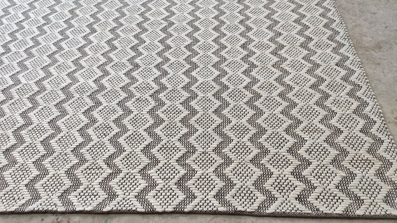 Belinda 8.3x10 Ivory and Grey Handwoven Rug | Banana Manor Rug Company