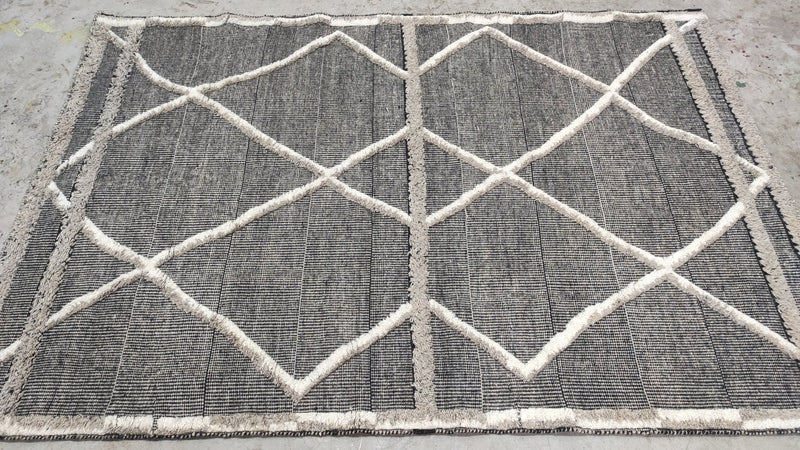 Carlos 5x7.6 Handwoven White and Dark Grey Moroccan Style Durrie Rug | Banana Manor Rug Company