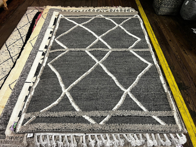 Carlos 5x7.6 Handwoven White and Dark Grey Moroccan Style Durrie Rug | Banana Manor Rug Company