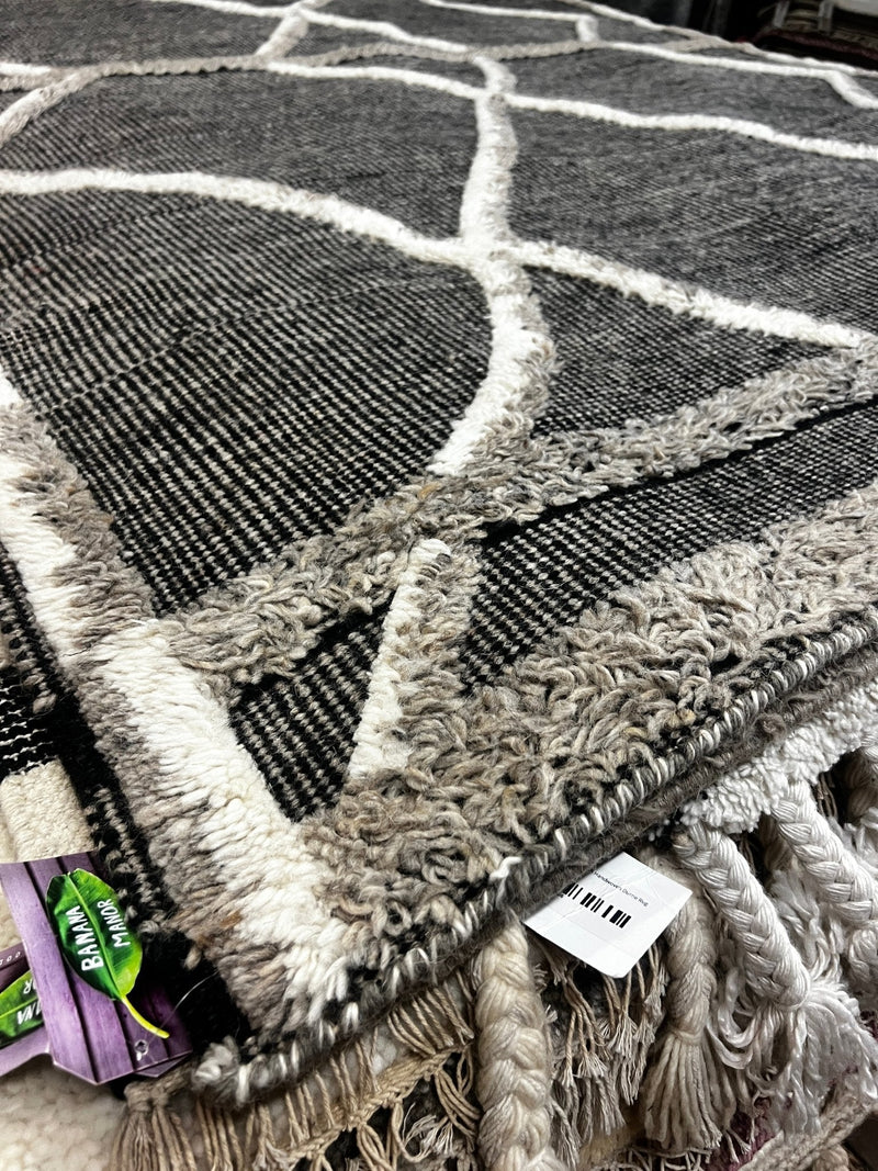 Carlos 5x7.6 Handwoven White and Dark Grey Moroccan Style Durrie Rug | Banana Manor Rug Company