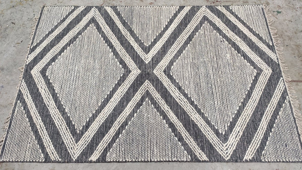 Cole 5x7.6 Handwoven Diamond White and Grey Durrie Rug | Banana Manor Rug Company