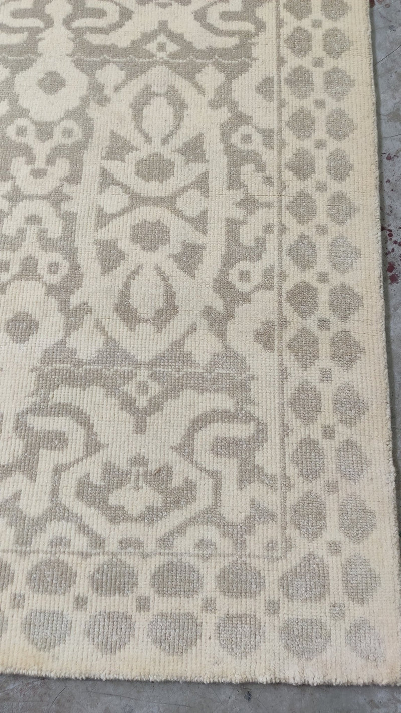 Floriana 5x8 Ivory and Grey Hand-Knotted Rug | Banana Manor Rug Company