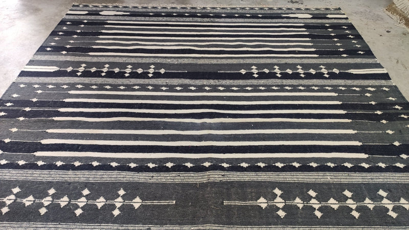 Geronimo 6x6 Dark Grey and Ivory Handwoven Rug | Banana Manor Rug Company