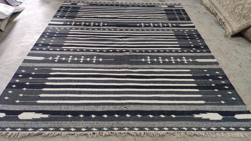 Geronimo 6x6 Dark Grey and Ivory Handwoven Rug | Banana Manor Rug Company