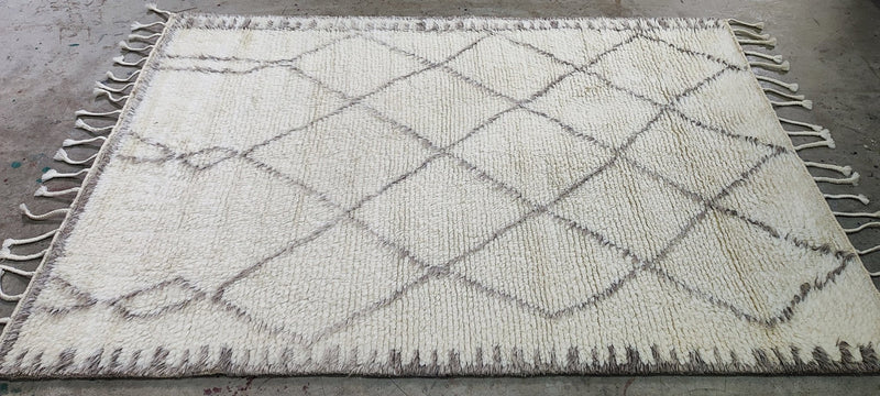 John Clarke Hand-Knotted Ivory Moroccan Style 4.9X7.0 | Banana Manor Rug Company