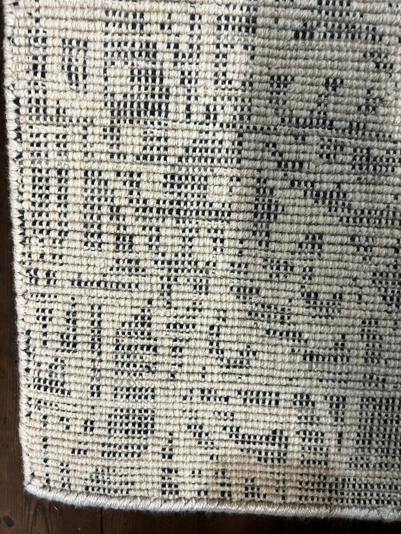 Kitty Softpaws 3x6 White Jacquard Rug | Banana Manor Rug Factory Outlet