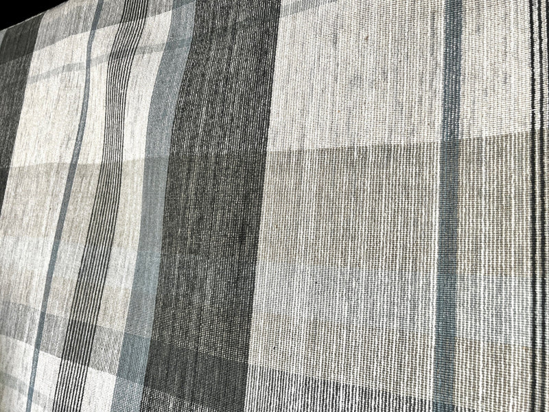 Put Your Preppie On 6.6x9.9 Handwoven Dark Grey and Ivory Durrie Rug | Banana Manor Rug Company