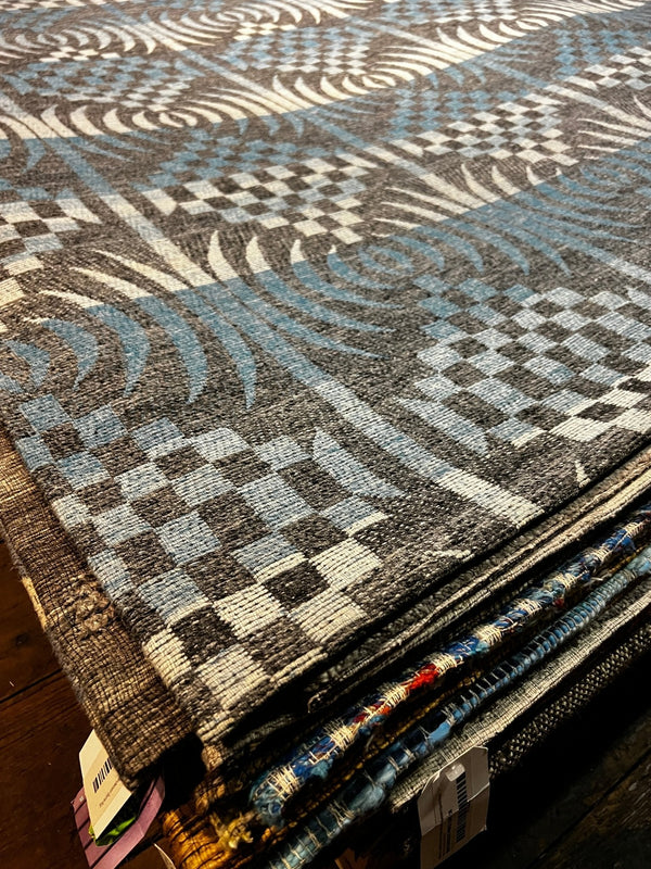 Rosa Reynolds 5.3x7.6 Blue and Grey Modern Handwoven Durrie Rug | Banana Manor Rug Factory Outlet