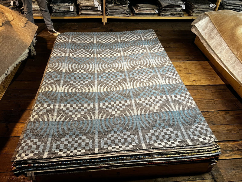 Rosa Reynolds 5.3x7.6 Blue and Grey Modern Handwoven Durrie Rug | Banana Manor Rug Factory Outlet