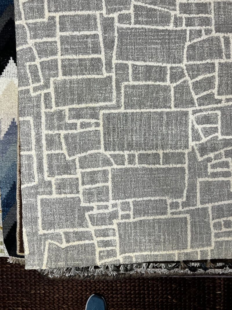 Seth 5x7.6 Grey and Ivory Modern Rug | Banana Manor Rug Company