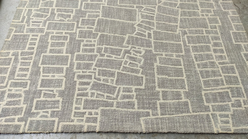 Seth 5x7.6 Grey and Ivory Modern Rug | Banana Manor Rug Company