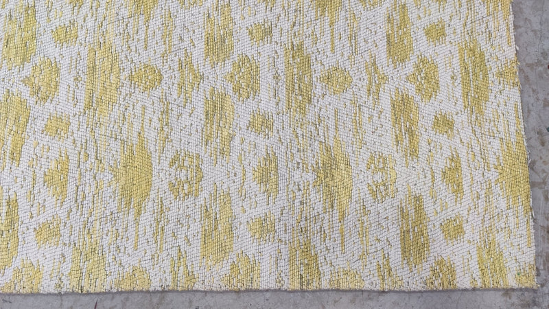 Yuzu 5.3x7.6 Lemon and White Stone Pattered Sari-Silk Rug | Banana Manor Rug Company